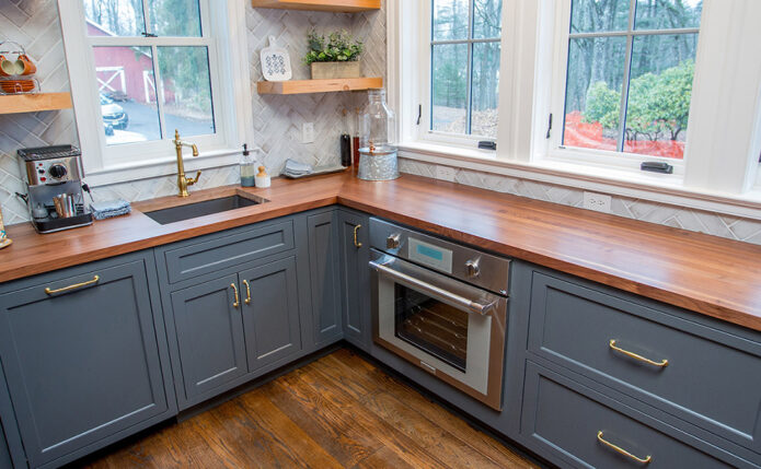 New Hope Butler’s Pantry with Starmark Cabinetry