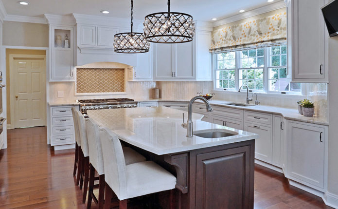 Lebanon Kitchen with Niece Custom Cabinetry & StarMark Cabinetry